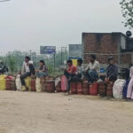 घंटों लाइन में लगने के बाद भी नहीं मिला सिलेंडर