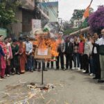 चंपावत घटना के विरोध में कांग्रेस ने फूंका सरकार का पुतला
