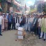 निर्वाचन प्रक्रिया में पारदर्शिता की मांग को लेकर कांग्रेस का प्रदर्शन, किया पुतला दहन