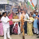 घरेलू गैस सिलेंडर के दाम बढ़ाने के विरोध में कांग्रेस का प्रदर्शन