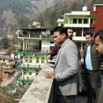 चारधाम यात्रा से पहले ट्रैफिक व्यवस्था दुरुस्त करने की तैयारी, गौचर-कर्णप्रयाग-चमोली में पार्किंग परियोजनाओं का निरीक्षण