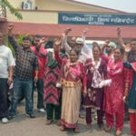 सड़क के लिए ग्रामीणों ने किया प्रदर्शनसड़क के लिए ग्रामीणों ने किया प्रदर्शन