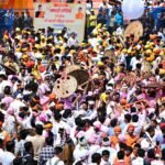 देवीधुरा में फलों-फूलों से बरसी बग्वाल, ऐतिहासिक पाषाण युद्ध के साक्षी बने लाखों श्रद्धालु