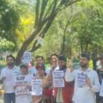 शिक्षा मंत्री के इस्तीफे की मांग को लेकर गांधी पार्क में प्रदर्शन