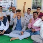 कांग्रेस का धरना पांचवे दिन भी जारी