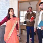 औचक निरीक्षण में जिलाधिकारी का कड़ा रुख, लापरवाही पर तहसीलदार समेत कर्मचारियों के वेतन आहरण पर लगी रोक