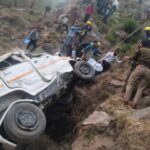 बागेश्वर में बोलेरो वाहन गहरी खाई में गिरा, दो महिलाओं की दर्दनाक मौत, पांच गंभीर घायल, रेफर
