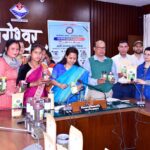 कौसानी चाय में अपार संभावनाएं: डीएम