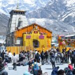 51 कुंतल फूलों से सजा केदारनाथ मंदिर: जयकारों के साथ धाम पहुंची बाबा की डोली, कल खुलेंगे कपाट