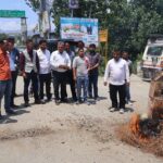 गरुड में नीट पेपर लीक के विरोध में एनएसयूआई और कांग्रेस का प्रदर्शन